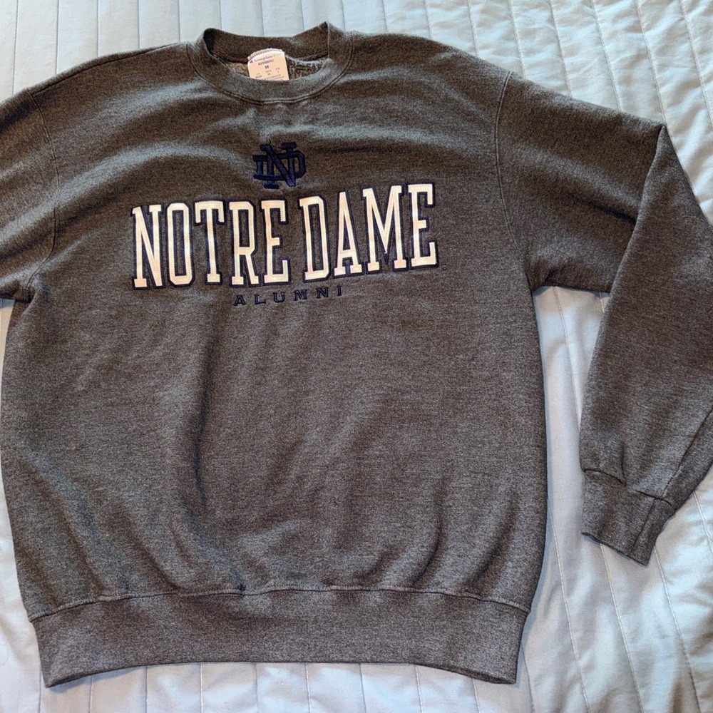Notre Dame Fighting Irish Alumni Sweatshirt Mens Medium Gray NCAA Champion